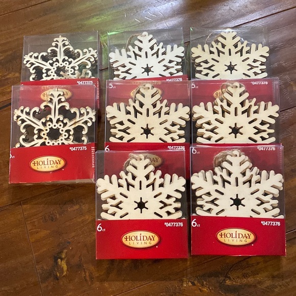 48 Wooden‎ Snowflake Christmas tree ornaments - Picture 1 of 5